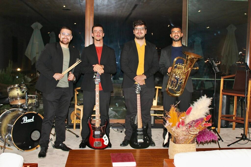 Foto de grupo do agrupamento musical Bossa Kabanna