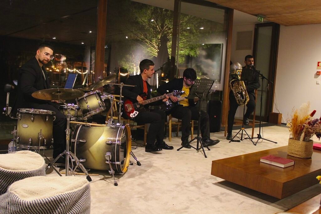 Foto de grupo do agrupamento musical Bossa Kabanna